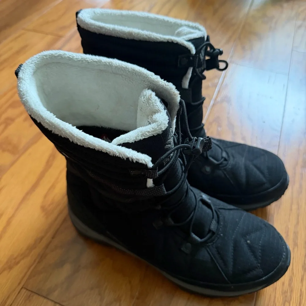 Columbia Black and White Women's Winter Snow Boots 8.5 waterproof techlite